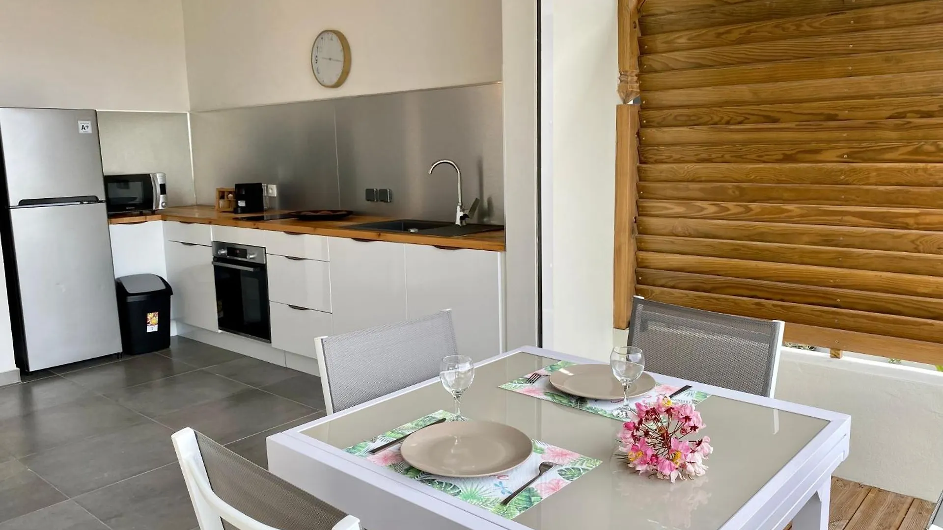 Контакты Vanille, A Proximite Des Plages, Idealement Situe Pour Visiter La Guadeloupe